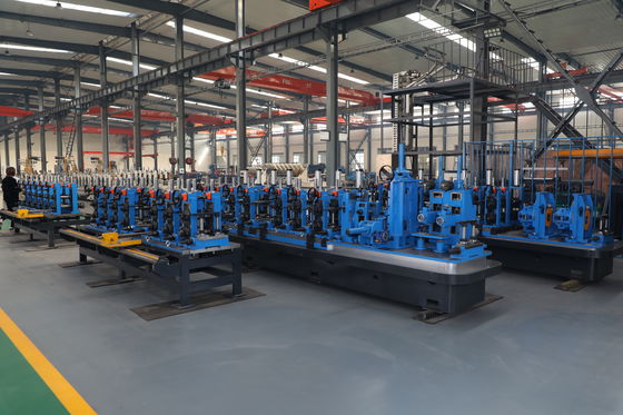 냉각 압연한 강철은 온라인 끝을 가진 기계를 만드는 관을 벗깁니다