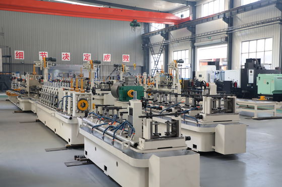 직류 전기를 통한 강철을 가진 빈 단면도 관 회전 선반 둥근 관